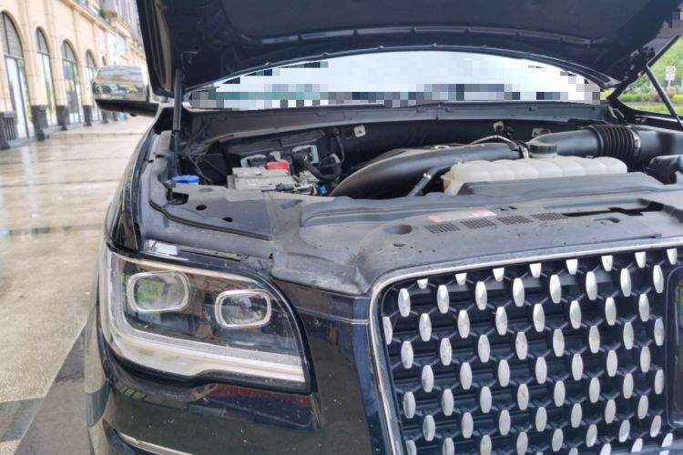 Used Lincoln Navigator 2022 3.5T Long-Wheelbase Presidential Edition Engine Bay Right