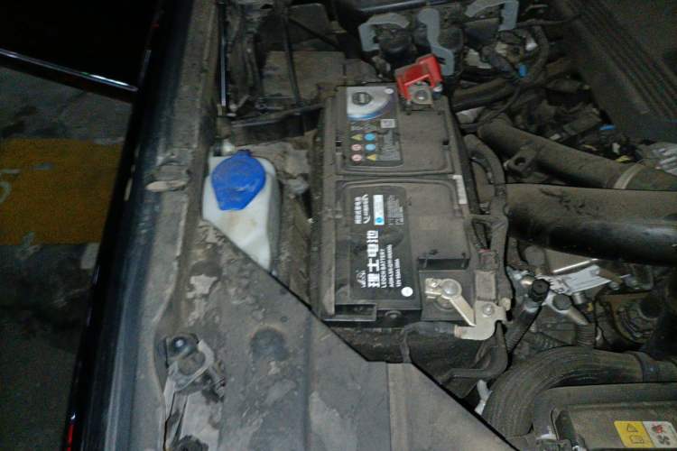 Used Lincoln Navigator 2022 3.5T Long-Wheelbase Presidential Edition Engine Bay Right
