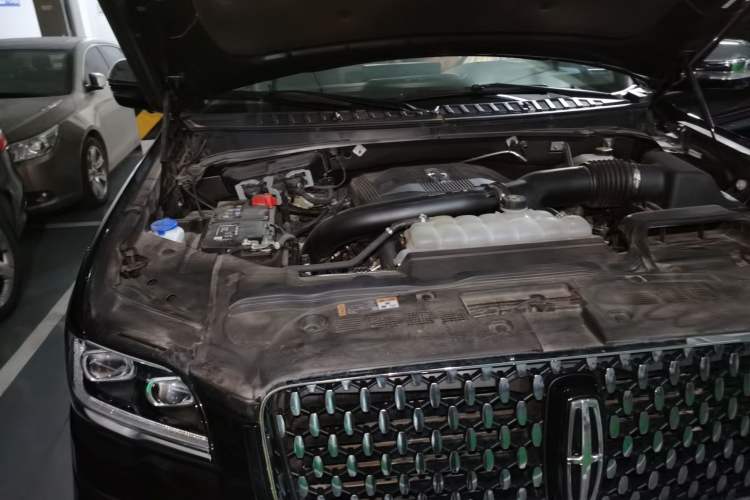 Used Lincoln Navigator 2022 3.5T Presidential Edition Engine Bay Right