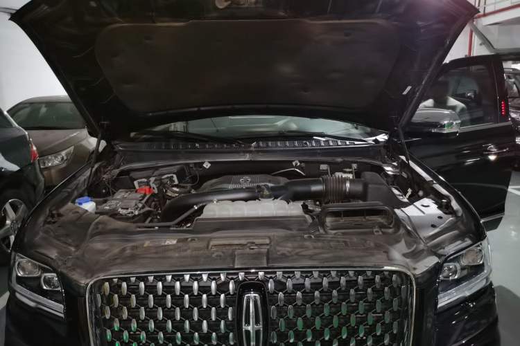 Used Lincoln Navigator 2022 3.5T Presidential Edition Engine Bay