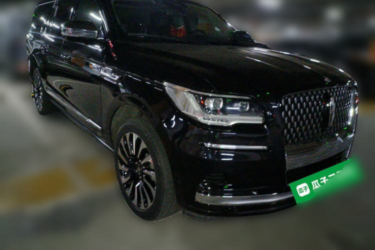 Used Lincoln Navigator 2022 3.5T Long-Wheelbase Presidential Edition Front Right 45 Deg