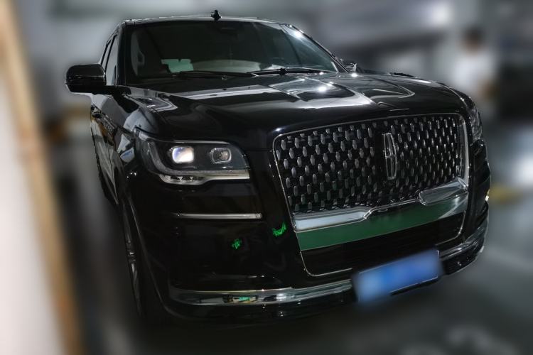 Used Lincoln Navigator 2022 3.5T Presidential Edition Front Right 45 Deg