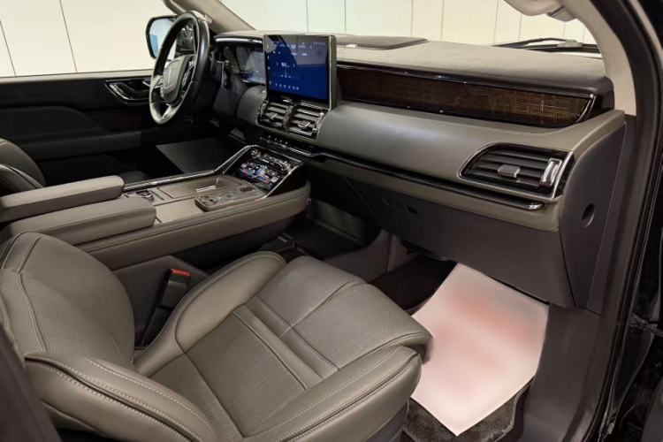 Used Lincoln Navigator 2022 3.5T Long-Wheelbase Presidential Edition Interior 1