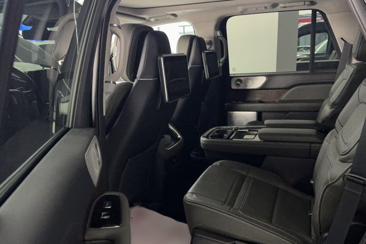 Used Lincoln Navigator 2022 3.5T Presidential Edition Interior 3