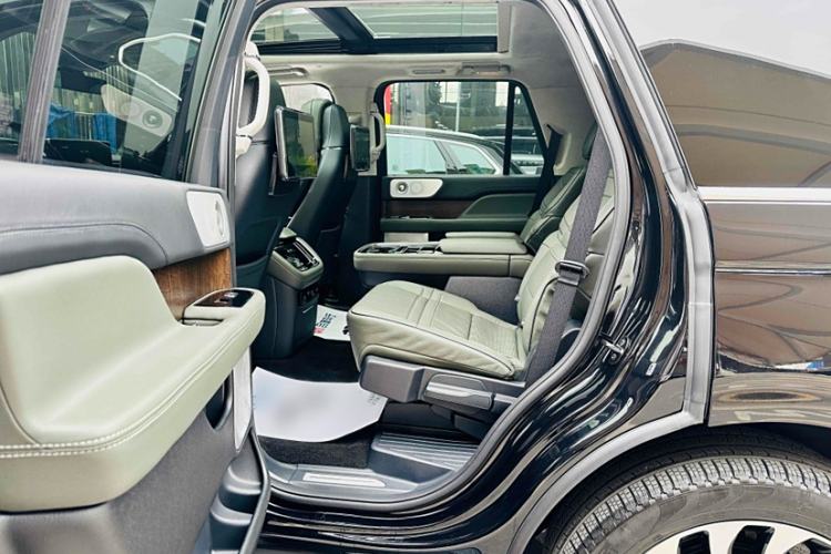 Used Lincoln Navigator 2022 3.5T Presidential Edition Interior 7