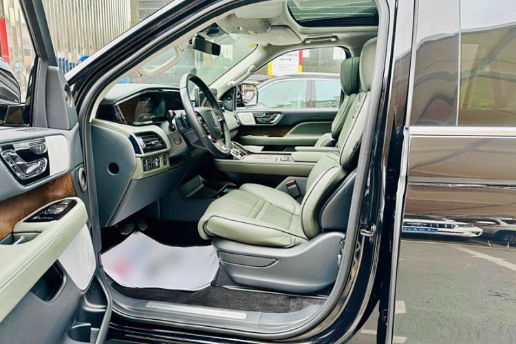 Used Lincoln Navigator 2022 3.5T Presidential Edition Interior 9