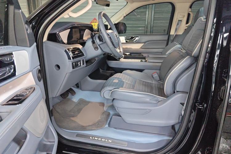 Used Lincoln Navigator 2022 3.5T Long-Wheelbase Presidential Edition Left Front Seat