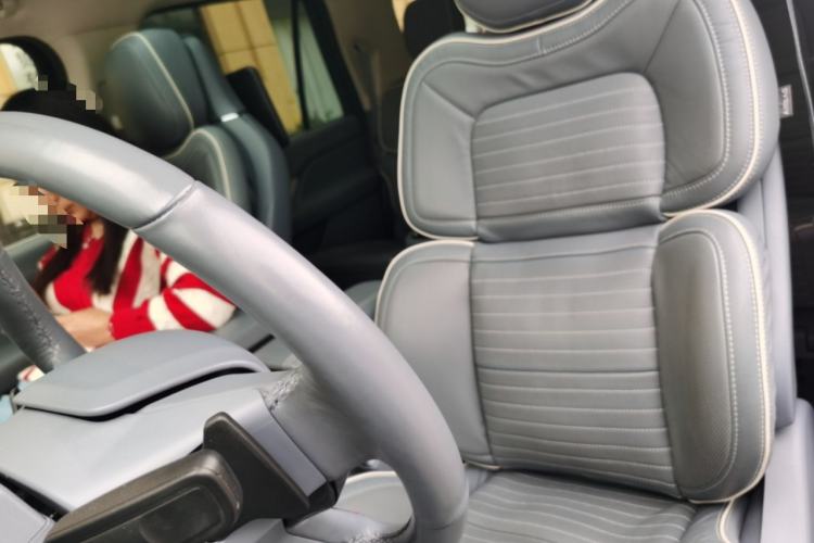 Used Lincoln Navigator 2022 3.5T Long-Wheelbase Presidential Edition Left Front Seat