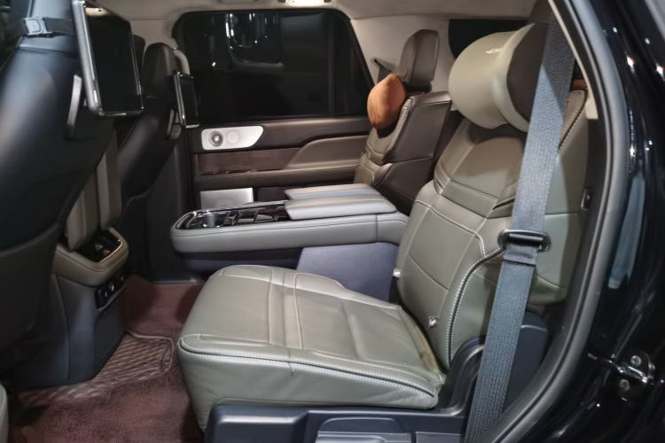 Used Lincoln Navigator 2022 3.5T Presidential Edition Left Rear Seat