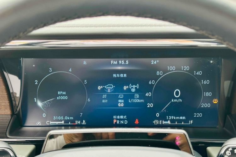 Used Lincoln Navigator 2022 3.5T Presidential Edition Odometer Close Up