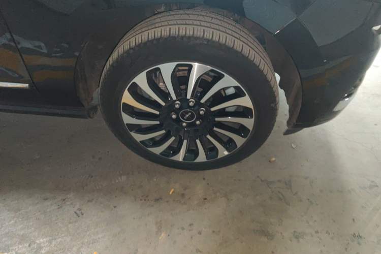 Used Lincoln Navigator 2022 3.5T Long-Wheelbase Presidential Edition Right Front Wheel Hub