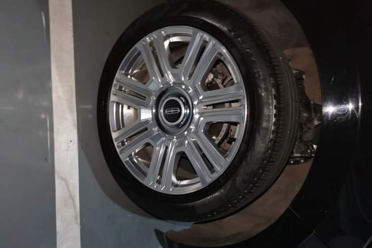 Used Lincoln Navigator 2022 3.5T Presidential Edition Right Front Wheel Hub