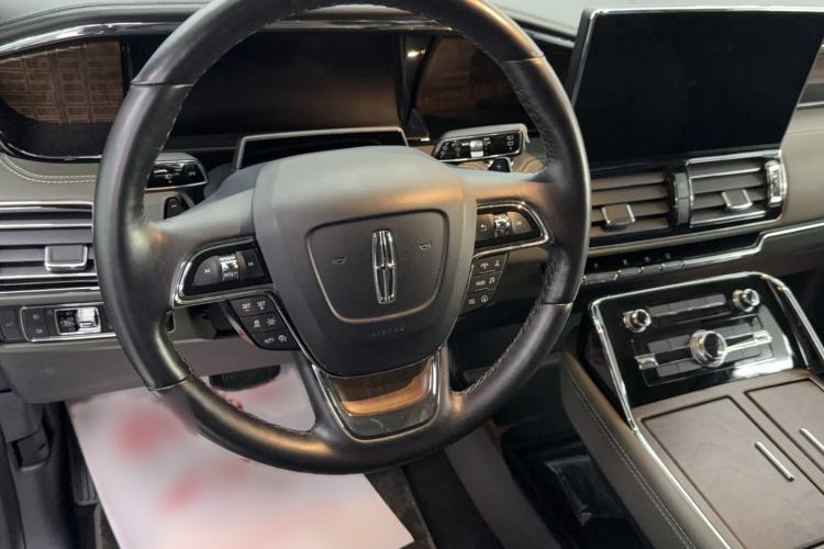 Used Lincoln Navigator 2022 3.5T Long-Wheelbase Presidential Edition Steering Wheel