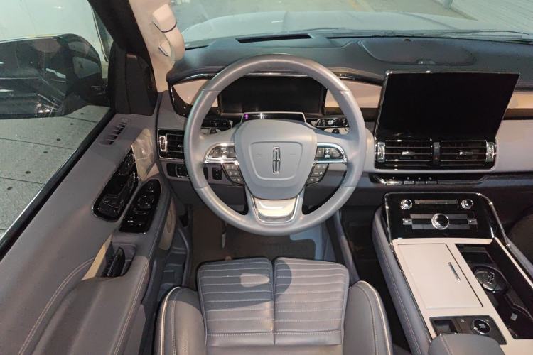 Used Lincoln Navigator 2022 3.5T Long-Wheelbase Presidential Edition Steering Wheel
