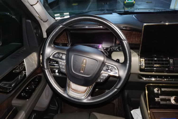 Used Lincoln Navigator 2022 3.5T Presidential Edition Steering Wheel