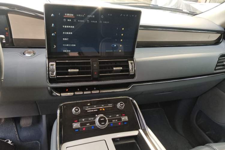 Used Lincoln Navigator 2022 3.5T Long-Wheelbase Presidential Edition Audio And AC Panel