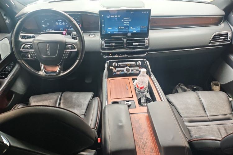 Used Lincoln Navigator 2022 3.5T Centennial Limited Edition Center Console