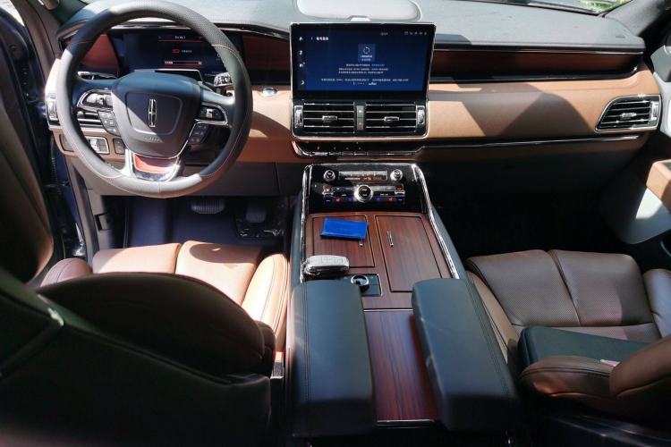 Used Lincoln Navigator 2022 3.5T Prestige Edition Center Console