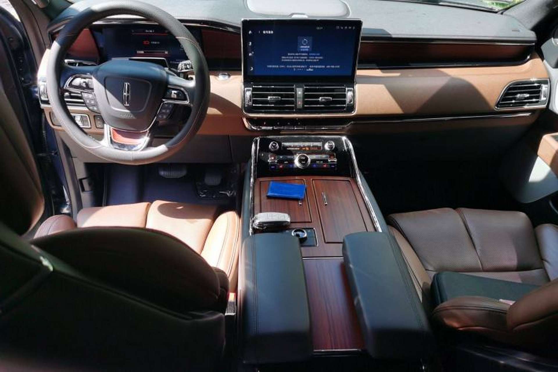 Used Lincoln Navigator 2022 3.5T Prestige Edition Center Console