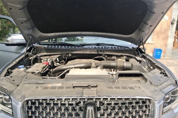 Used Lincoln Navigator 2022 3.5T Long-Wheelbase Presidential Edition Engine Bay