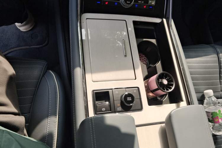 Used Lincoln Navigator 2022 3.5T Long-Wheelbase Presidential Edition Gear Lever