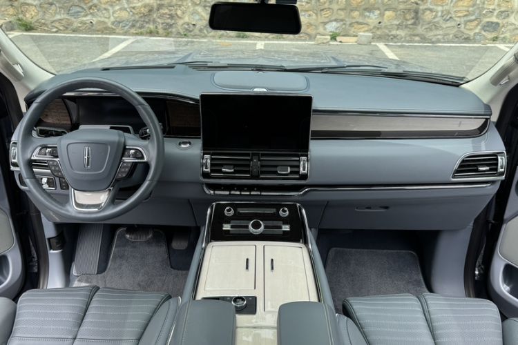 Used Lincoln Navigator 2022 3.5T Presidential Edition Interior 1