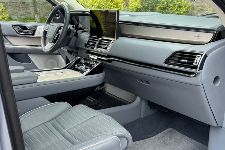 Used Lincoln Navigator 2022 3.5T Presidential Edition Interior 10