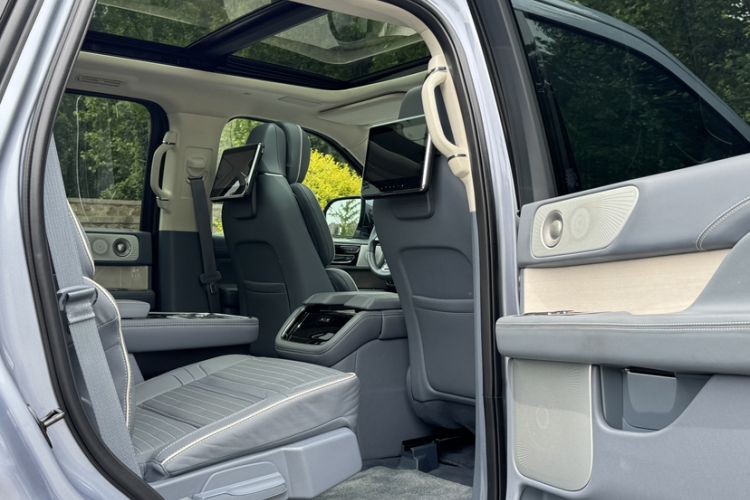 Used Lincoln Navigator 2022 3.5T Presidential Edition Interior 12