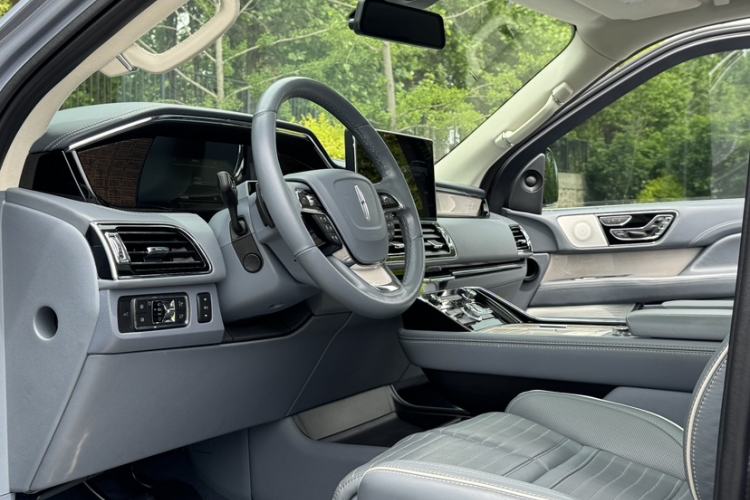 Used Lincoln Navigator 2022 3.5T Presidential Edition Interior 4