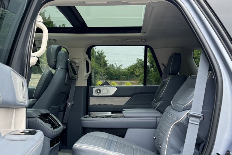Used Lincoln Navigator 2022 3.5T Presidential Edition Interior 5