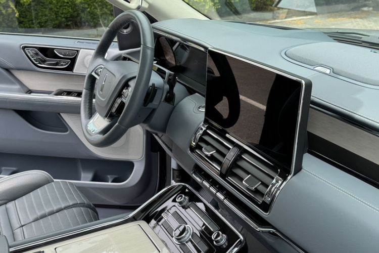 Used Lincoln Navigator 2022 3.5T Presidential Edition Interior 9