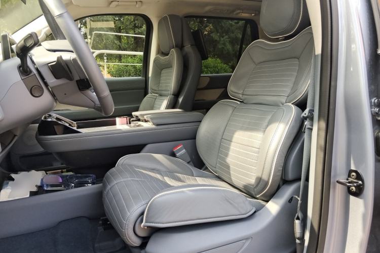 Used Lincoln Navigator 2022 3.5T Long-Wheelbase Presidential Edition Left Front Seat