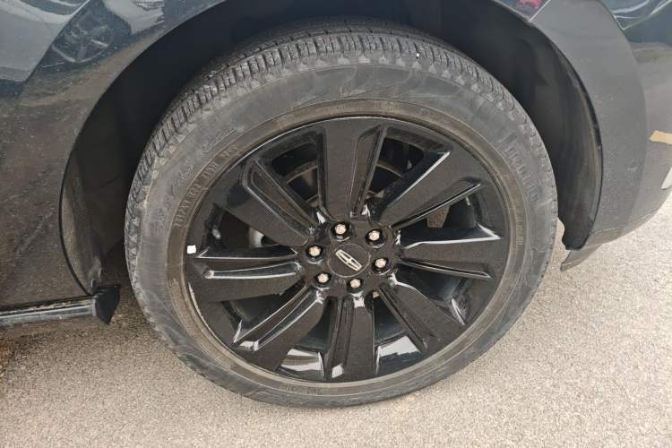 Used Lincoln Navigator 2022 3.5T Centennial Limited Edition Right Front Wheel Hub