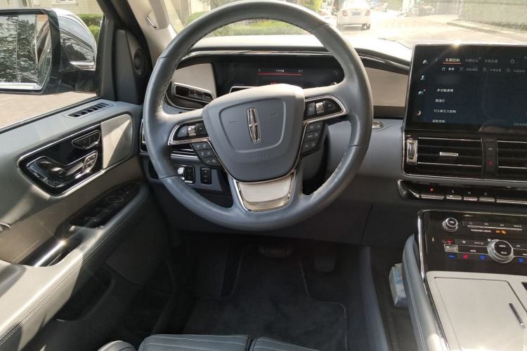 Used Lincoln Navigator 2022 3.5T Long-Wheelbase Presidential Edition Steering Wheel
