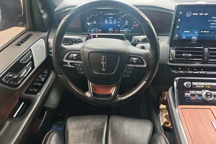 Used Lincoln Navigator 2022 3.5T Centennial Limited Edition Steering Wheel