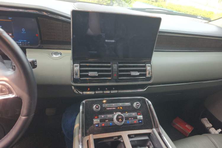Used Lincoln Navigator 2022 3.5T Long-Wheelbase Presidential Edition Audio And AC Panel