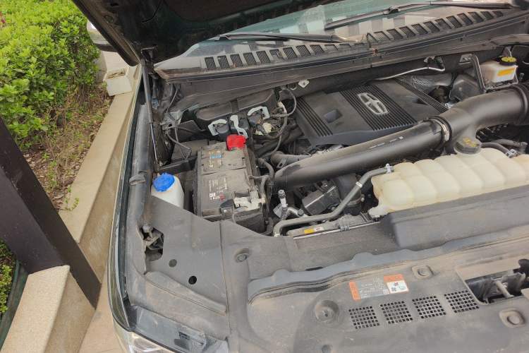 Used Lincoln Navigator 2022 3.5T Long-Wheelbase Presidential Edition Engine Bay Right