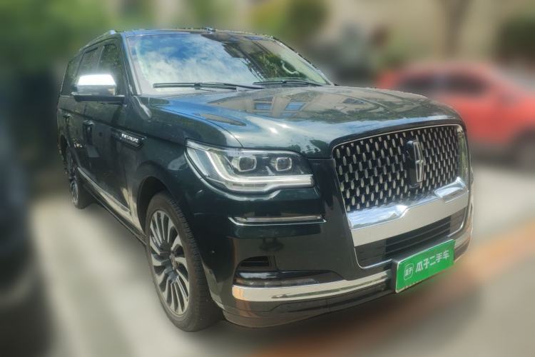 Used Lincoln Navigator 2022 3.5T Presidential Edition Front Right 45 Deg