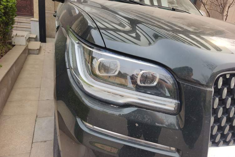 Used Lincoln Navigator 2022 3.5T Long-Wheelbase Presidential Edition Right Front Headlight