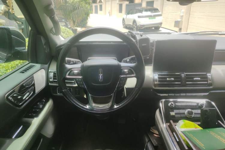Used Lincoln Navigator 2022 3.5T Presidential Edition Steering Wheel
