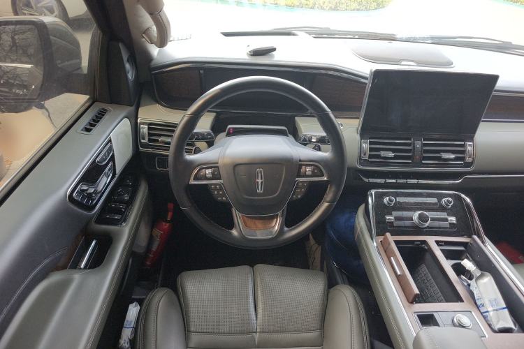 Used Lincoln Navigator 2022 3.5T Long-Wheelbase Presidential Edition Steering Wheel