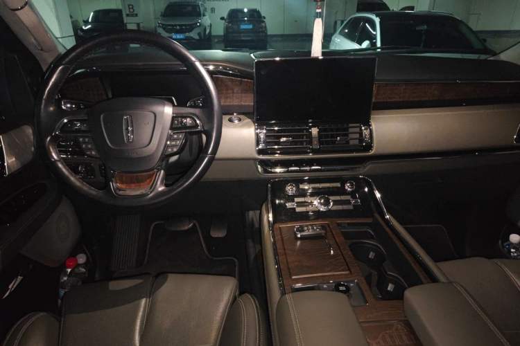 Used Lincoln Navigator 2022 3.5T Black Gold Presidential Edition Center Console