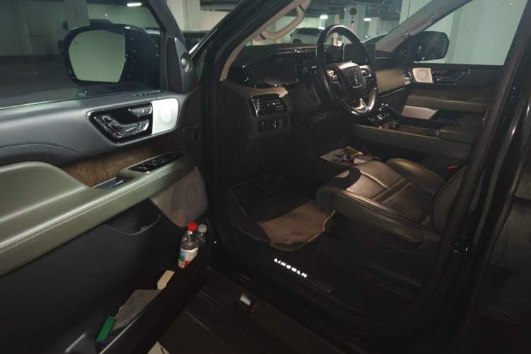 Used Lincoln Navigator 2022 3.5T Black Gold Presidential Edition Driver Seat