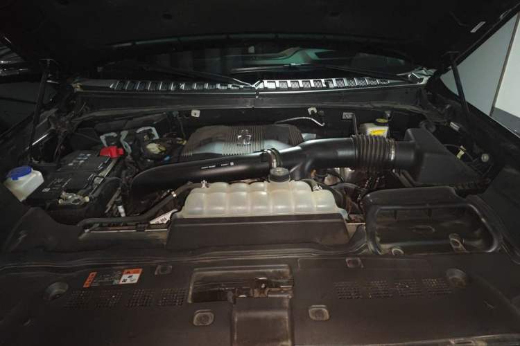 Used Lincoln Navigator 2022 3.5T Black Gold Presidential Edition Engine Bay
