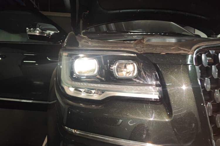 Used Lincoln Navigator 2022 3.5T Black Gold Presidential Edition Right Front Headlight