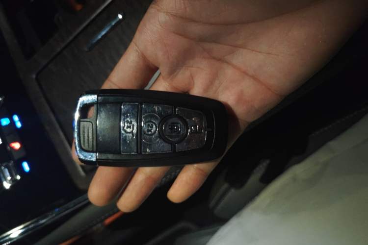 Used Lincoln Navigator 2022 3.5T Black Gold Presidential Edition Vehicle Key