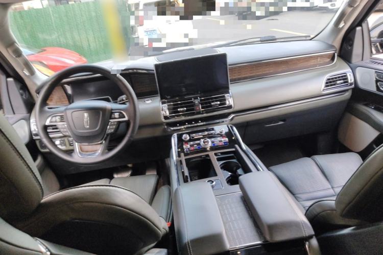 Used Lincoln Navigator  Center Console