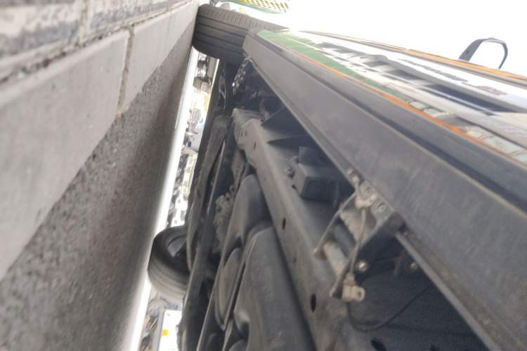 Used Lincoln Navigator  Chassis Rear Left
