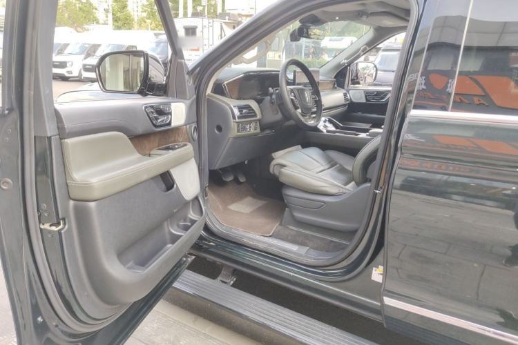 Used Lincoln Navigator  Driver Seat
