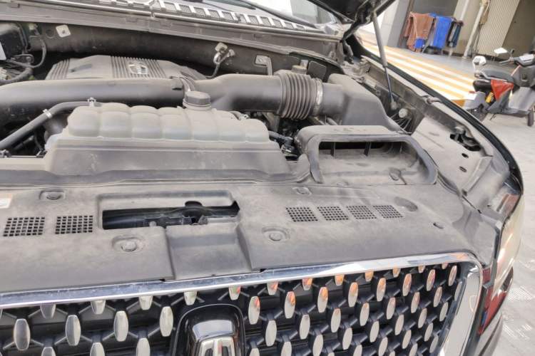 Used Lincoln Navigator  Engine Bay Left